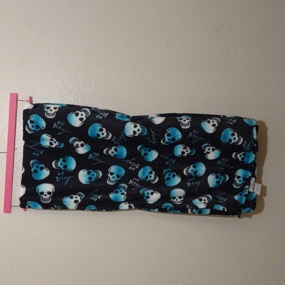 HALLOWEEN SKULL Betsey Johnson plush throw with teal skulls 50X60in - Picture 7 of 7